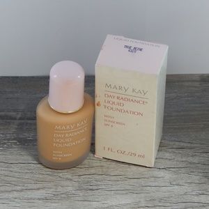 New Mary Kay Day Radiance Liquid Foundation